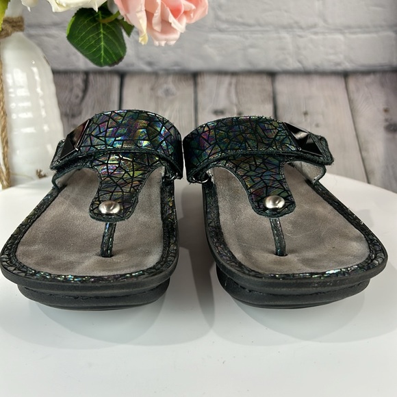 ALEGRIA 🦋 CARINA TECTONIC Multicolor Thong Pewter Pyramid Embellishment Sandals - Picture 6 of 17